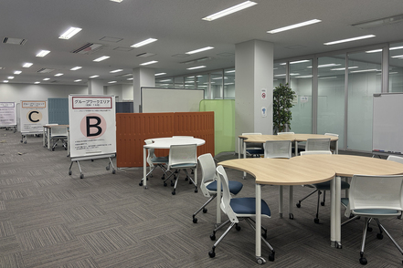 同志社大学 個人学習エリアの他、グループ学習エリアも完備した経済学部生専用の学修スペース「経済学部クエストルーム」を設置