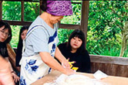 流通経済大学 地域を発展させるエコツアーが盛んな飯能市（埼玉県）の視察・体験をしました