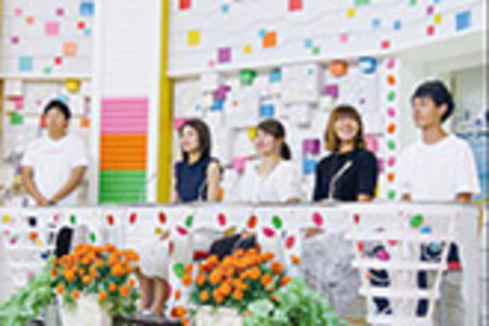 明治大学 「映像表現論」の授業では、テレビ局と共同し学生自ら取材や撮影を行いVTRを製作します。