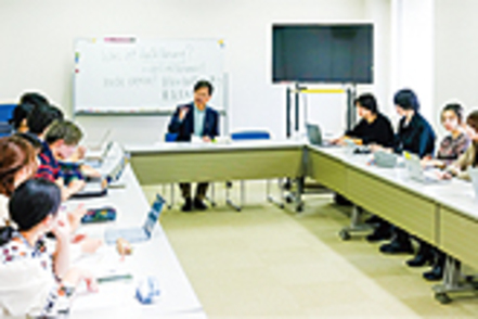 上智大学 少人数での演習では、思考力、理解力、コミュニケーション能力が磨かれます。