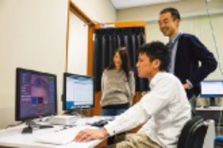 金沢工業大学 心の動きを計測し、データ化して分析。商品開発などに生かします。