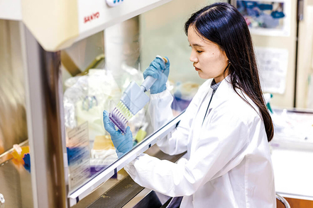龍谷大学 9号館内には、調理実習室や国内最大規模の植物培養室など最新設備を完備