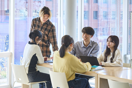 龍谷大学 対人支援や良好な人間関係の構築に必要なコミュニケーション・スキルを身につけ、主体的かつ実践的に対応できる人材を養成します