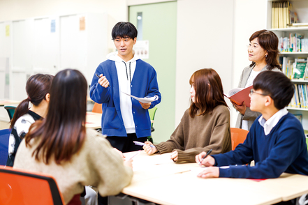 龍谷大学 「プロジェクト科目群」主体的な学びを深めるため、演習と実習を通じて複合的な視点から各自のテーマを掘り下げます