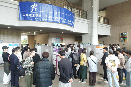 龍谷大学 「プロジェクトリサーチ」は自発的な発想で調査・研究を行う科目。主体的に課題を設定し、調査・結果分析を行い、成果を発表する
