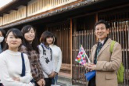 京都女子大学 〈歴史学科（2026年4月、史学科より名称変更）〉京都に残る史跡や史資料、歴史遺産などに触れる機会を用意している。