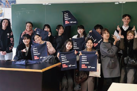 京都女子大学 生産体制などの海外視察・研修を実施。過去にはフランスでの食文化体験研修旅行を実施し、日本の食文化との違いを体験。