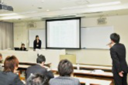専修大学 インターンシップで実務を体験し、職業観・企業観を確立する。