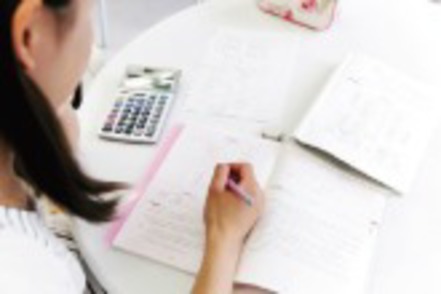 専修大学 様々な受験指導専門学校の講義が受けられる学内受講システムで合格への道にチャレンジ。