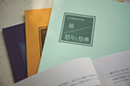 成城大学 同一テーマを6学科の教員がリレー形式で講義する「文芸講座」は1年次の必修科目。様々な視点を知ることで広範な教養を修得します