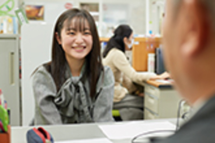 大谷大学 「教職支援センター」には、教職アドバイザーが常駐しており、教員をめざす学生をさまざまな形でバックアップしています