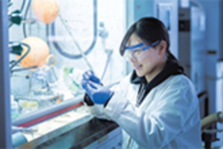 関西学院大学 【化学科／生命有機化学研究室】海水淡水化や再生医療への応用をめざし、「超分子」の生成過程を研究しています