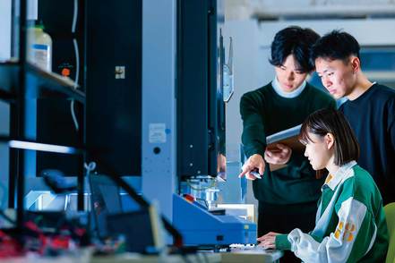 東京都市大学 機械、材料、流体、熱の「4力学」をベースに「ものつくり」のできる能力を育成します（機械工学科）