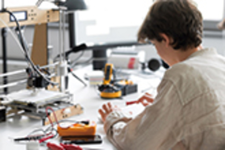 東京都市大学 技術やデザインをいかに社会に普及させるか、環境問題や未来への時間軸も念頭に置いた新たな価値を創造するための人材育成