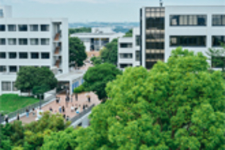 明治学院大学 情報数理学部生は、緑豊かで広々とした横浜キャンパスで4年間を過ごします