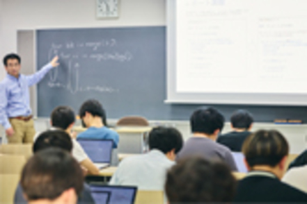 明治学院大学 3・4年次のコースを「数理・量子情報」「AI・データサイエンス」「情報システム・セキュリティ」に分類