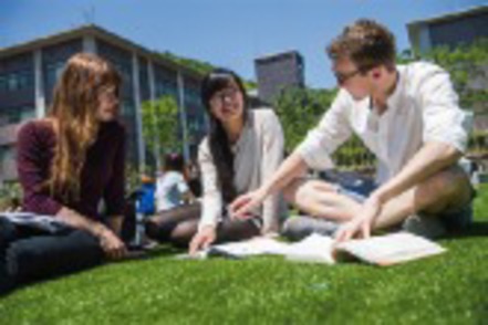 立命館大学 学部全体が海外の大学とのデュアル・ディグリーを前提として作られたプログラムは日本初。