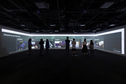 立命館大学 VRデバイスや壁面に映像を投影するプロジェクタが設置された教室。空間を生かした体験型映像の創作やシステム開発を学べます。