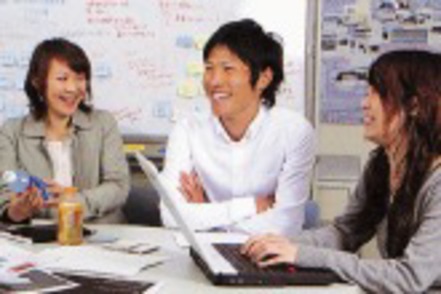 立命館大学 小集団クラスによる段階的履修システムを導入。個人の能力にあわせてカリキュラムを用意しています。