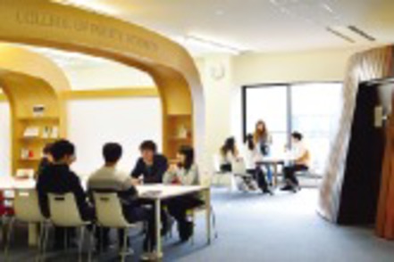 立命館大学 キャンパス内でも国や地域を超えた交流により多様な価値観に触れられます。