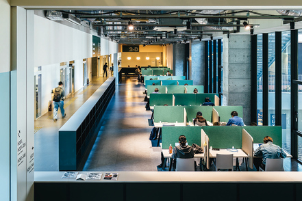 立命館大学 コネクティッドラーニングコモンズ