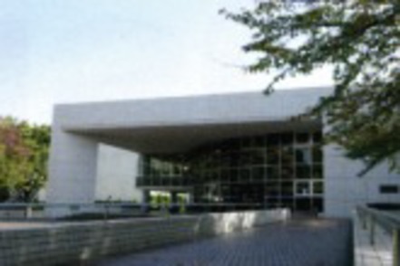 東京理科大学 創立100周年を記念して建てられた図書館。他キャンパスの蔵書・雑誌も検索できます。