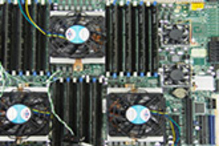 神奈川大学 情報学部の守備範囲はハードウェアから社会組織まで。研究室の学びでは、学生がパーツから計算機を自作することも