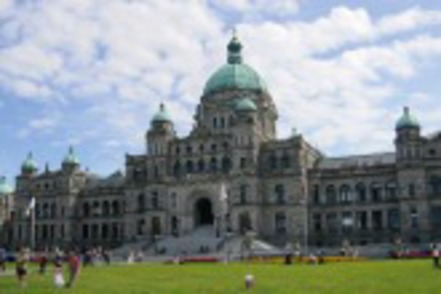 神奈川大学 SA（Study Abroad）プログラムは、約1カ月の海外研修プログラム。世界4カ国4大学から選び、国際的視野と教養を身につける