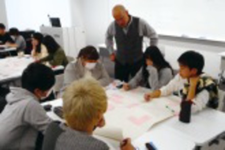 杏林大学 GCPでは社会学を英語で学び、英語での議論・発表を通してクリティカル・シンキング(物事を批判的に捉える力)も身につけます