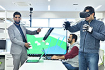 京都先端科学大学 高度なロボット制御を可能にするウェアラブルロボットの研究開発など、最先端の研究に取り組んでいます