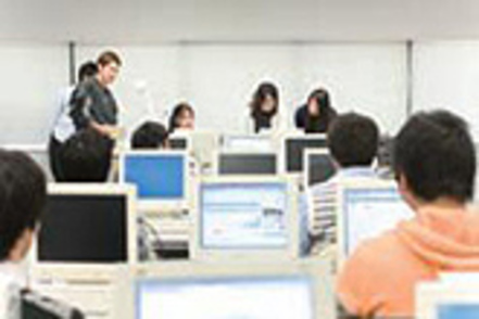 長崎総合科学大学 「地域環境モニタリング」の講義では、地域における環境データや社会データを収集、空間情報としてWebマップ上に可視化し活用。