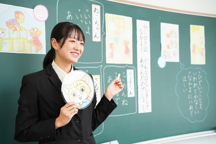 南九州大学 非コース制により幼児期から学童期までの幅広い領域を学修でき、「連携学校園方式」など地域との連携により実践的な学びが充実