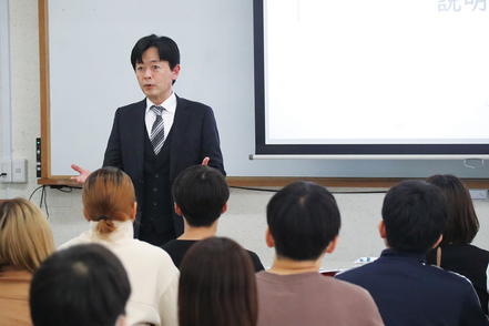 宮崎国際大学 1年次から始まる対策講座など、万全の教員採用試験対策で養成から採用までの一貫教育を行います