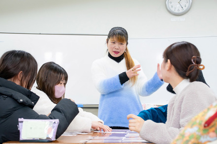 宮崎国際大学 英語で行われる授業を通じて、考える力、高度なコミュニケーション能力、実社会で通用する「実践的英語力」を身につけます