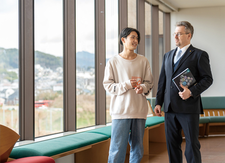 日本経済大学の特長２