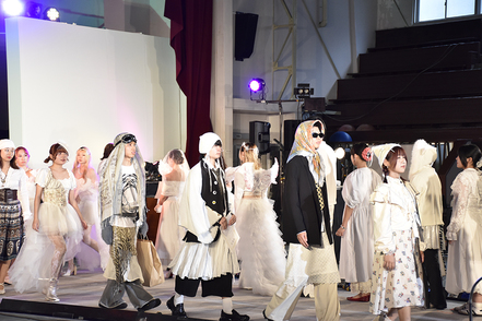 杉野服飾大学 10月末に開催される大学祭。展示やワークショップ等がキャンパスを彩ります。学生たちが企画するファッションショーは必見！