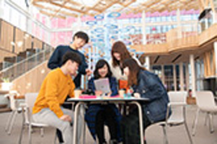 八戸学院大学 地域の産業や文化を学び、理論と実践で地域課題に挑戦する。社会で生きる力が「身につく・実になる」学び