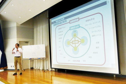 八戸学院大学 国際関係論の講義を通じて、グローバル化した社会で活躍するために必要な知識や考え方を身につけることができる