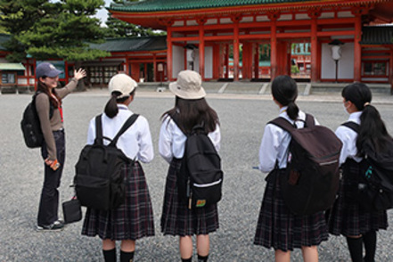 平安女学院大学 観光案内について修学旅行ガイドで実践的に学べます