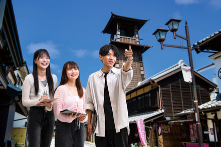 東京国際大学 実習、フィールドスタディ、インターンシップ、企業研究など、実践力を高めるカリキュラムが充実しています。