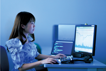 東京国際大学 少人数で基礎から学べる【データサイエンスコース】や、主体的な学びを重視する少人数制のゼミ活動が盛んです。