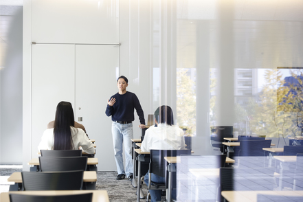 東京国際大学 経済学の基礎はもちろん、最新の経済理論・分析手法を体系的に学ぶことができます。