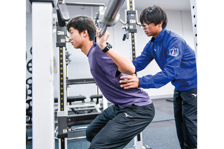 東京国際大学 最新のトレーニング機器で競技力を向上させるとともに、科学的な知識や健康の維持増進法も学びます。