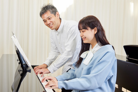 こども教育宝仙大学 8～10人の少人数制による音楽系授業でピアノへの不安を解消。習熟度別にレベルアップをめざせます