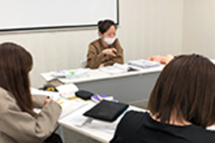 湘南医療大学 継続的な学びの環境として、大学院（修士・博士後期課程）、保健師・助産師を目指す専攻科（1年課程）を設置しています。