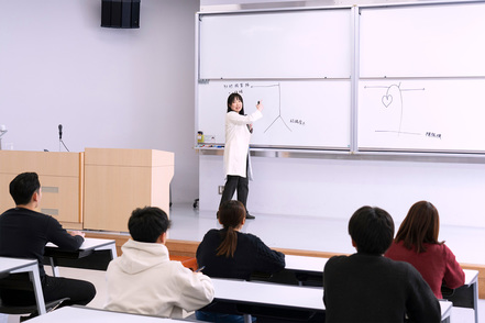 宝塚医療大学 座学で基礎知識を修得