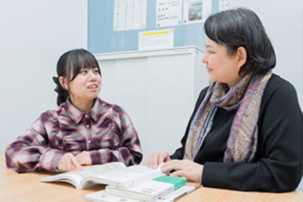 宝塚大学 教職員に近い/「オフィスアワー」や「チューター制」などの制度を整え、教職員が学生にしっかり寄り添います。