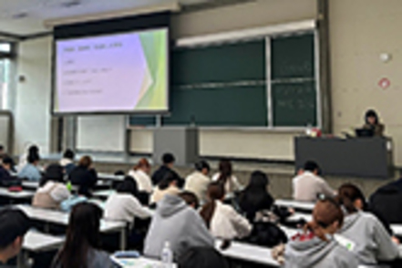 松山大学 「刑法I」の授業に松山地方裁判所の裁判官を招き、刑事裁判や裁判員制度、業務内容について講演を受けました