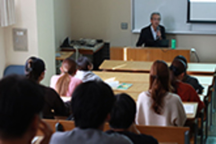 松山大学 消費生活センターを訪問し、卒業生である職員から消費者問題や予防策の話を聞き、民法の学びに多いに役立ちました