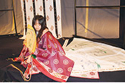 東海大学 日本文学科では建学祭（学園祭）で王朝衣装の着付け体験などを行い、優秀賞を受賞しています。